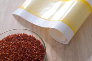 Bioökonomie-Start-Up traceless kooperiert mit Mondi für skalierbare, regenerative Papierbeschichtung