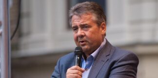 Ex-SPD-Chef Gabriel warnt vor Feiertagsdebatte