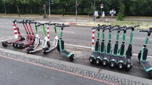 Erste Festnahme nach E-Scooter-Wurf auf Polizei in Silvesternacht