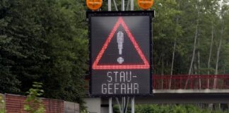 Autofahrer standen länger – trotz weniger Staus