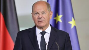 Scholz tauscht sich "regelmäßig" mit Merkel aus