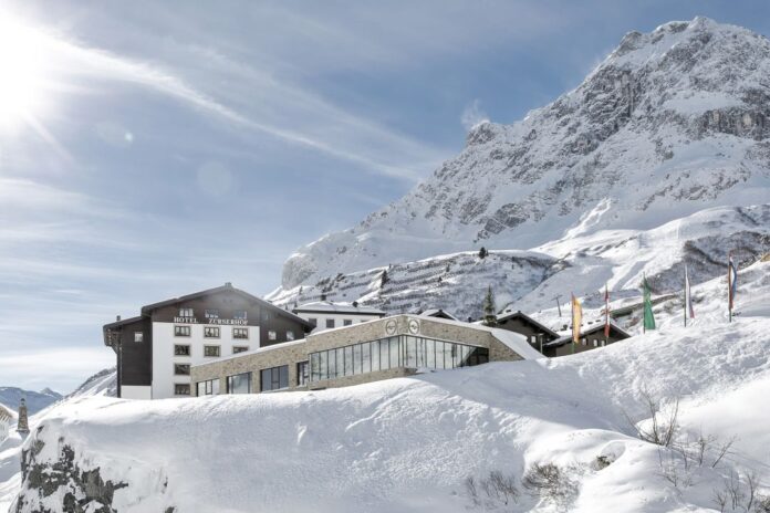 winterparadies Außenansicht bei Tag Quelle: Marcel A. Mayer (Hotel Zürserhof)