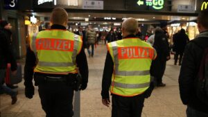 Innenminister plant Polizei-Einsatzwochenenden an Bahnhöfen