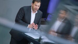 SPD-Chef will mehr Zusammenarbeit "mit demokratischen Parteien"