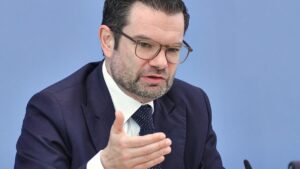 Buschmann fürchtete Giftanschlag auf freigelassene Geiseln