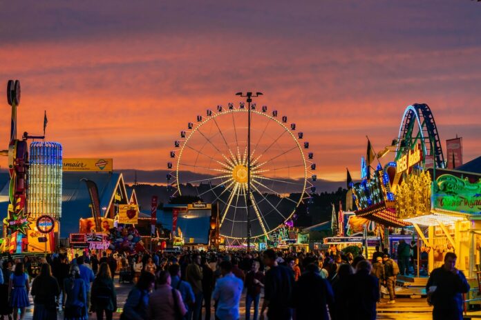 Wasen Stuttgart kann auf eine über 200-jährige Geschichte zurückblicken, ist eines der größten Volksfeste der Welt und zieht jährlich rund vier Millionen Besucher an. © Stuttgart Marketing GmbH, Thomas Niedermüller