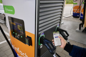 EnBW HyperNetz wächst in sieben Jahren auf mehr als 700.000 Ladepunkte