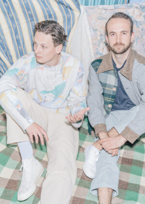 Upcycling: MOOT und DHL Group launchen Upcycling-Kollektion aus Unternehmensbekleidung