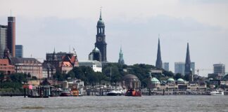 Klaus-Michael Kühne wirft Hamburg Ambitionslosigkeit vor