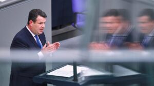 Heil bekräftigt Forderung nach höherem Mindestlohn ab 2026