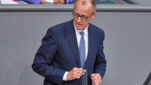 Kühnert nennt Merz-Verhalten in Migrationsdebatte "peinlich"