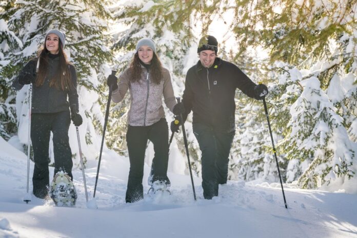 schnee Bild Spaß beim Schneeschuhwandern Quelle: TVB Silberregion Karwendel