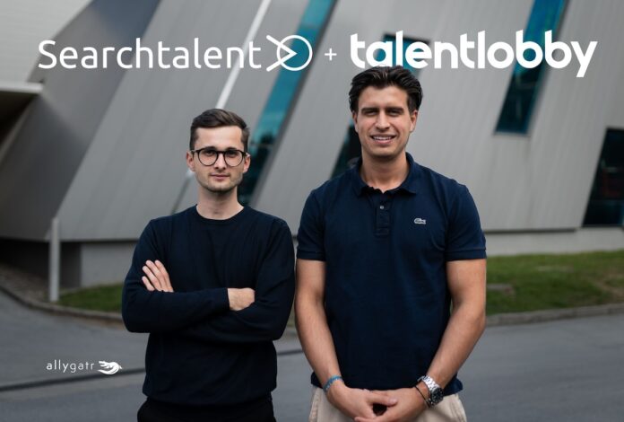 Recruiting Powerhouse Gemeinsam noch stärker: Die allygatr-Start-ups Searchtalent und Talentlobby arbeiten künftig noch enger zusammen – unter Führung des Talentlobby-Gründerduos, Philipp Habring und Paul Hagler (v.l.n.r.) Credits: © talentlobby