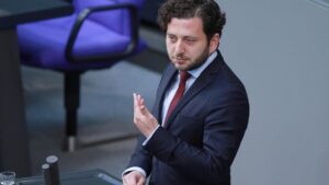 Banaszak wirft SPD und FDP vorgezogenen Wahlkampf vor