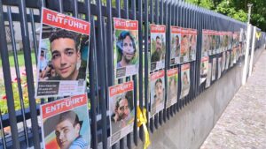 Hamas übergibt drei Geiseln an Rotes Kreuz