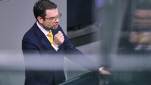 Buschmann erwartet weitere Aktivitäten ausländischer Agenten