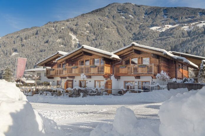 landleben Außenansicht Chalets im Winter Quelle: Foto Atelier Wolkersdorfer (Zillertaler Hofchalets)