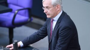 CDU will in Ministerien "mindestens 15 Prozent" Stellen streichen