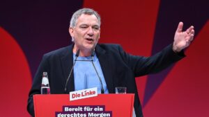 Van Aken nennt Merz "Gefahr für Zusammenhalt des Landes"