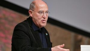 Gysi will Soziale Netzwerke wieder verlassen