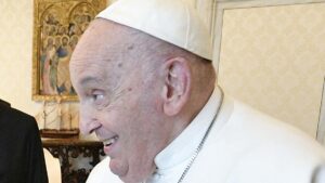 Vatikan: Papst weiter in "kritischem" Gesundheitszustand