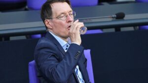 Lauterbach warnt vor jeglichem Alkoholkonsum