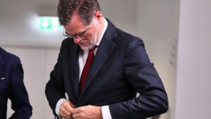 Kanzleramtschef Schmidt sieht Unzufriedenheit mit Politikern