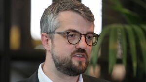 Ex-Haushaltsstaatssekretär fordert mehr Planungspersonal