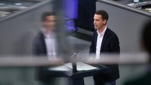 Finanzpaket: Grüne warnen CDU vor Kürzungen von Sozialleistungen