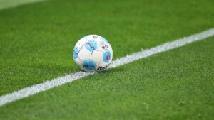 2. Bundesliga: Karlsruhe gewinnt gegen Köln – Kurioses Eigentor