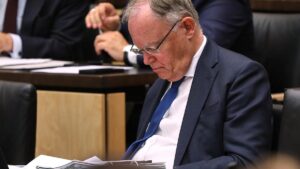 Weil begründet Rücktritt mit seinem Alter