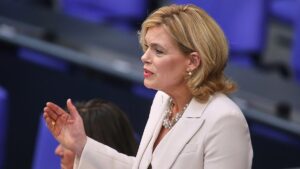 Klöckner mahnt schnelle Wahlrechtsreform an