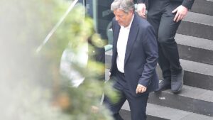 Habeck deutet Verbleib im Bundestag an