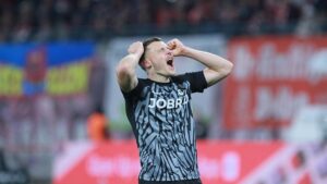 1. Bundesliga: Leverkusen-Remis in Freiburg lässt FCB jubeln 1. Bundesliga: Leverkusen-Remis in Freiburg lässt FCB jubeln