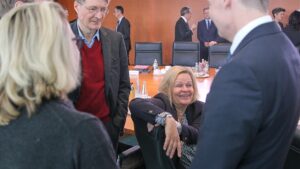 Lobbyverband "Bund der Steuerzahler" kritisiert Minister-Pensionen Lobbyverband "Bund der Steuerzahler" kritisiert Minister-Pensionen