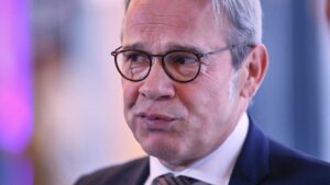 Thüringens Innenminister empfiehlt Belehrung von Beamten über AfD