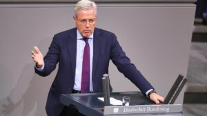 Röttgen plädiert für Beschlagnahme russischen Staatsvermögens