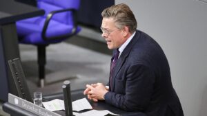 Grünenfraktion will gegen AfD "gesamten Instrumentenkoffer" nutzen Grünenfraktion will gegen AfD "gesamten Instrumentenkoffer" nutzen