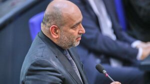 Bundestagsvizepräsident Nouripour plädiert für AfD-Verbotsverfahren Bundestagsvizepräsident Nouripour plädiert für AfD-Verbotsverfahren