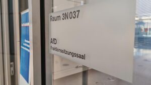 Nouripour weist "Opfergeschichte" der AfD in Saalstreit zurück