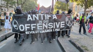 Wieder Gewalt bei 1.-Mai-Demo in Berlin Wieder Gewalt bei 1.-Mai-Demo in Berlin