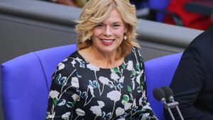 Klöckner: Gleichberechtigung "ist Notwendigkeit" Klöckner: Gleichberechtigung "ist Notwendigkeit"