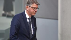 Claudia Roth warnt Nachfolger Weimer vor rechtem Kulturkampf