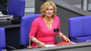 Klöckner sagt allen Fraktionen angemessene Bedingungen zu Klöckner sagt allen Fraktionen angemessene Bedingungen zu