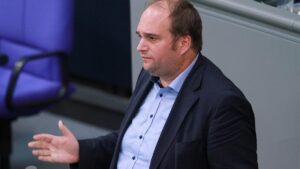 SPD-Abgeordneter Roloff sitzt in Tel Aviv fest SPD-Abgeordneter Roloff sitzt in Tel Aviv fest