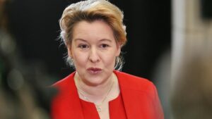 Giffey fordert "frühzeitig Klarheit" über weitere Sparmaßnahmen Giffey fordert "frühzeitig Klarheit" über weitere Sparmaßnahmen