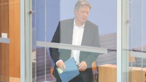 Bericht: Prüfer sahen kaum Risiken für Habecks Batterie-Förderung