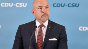 CSU-Landesgruppenchef verschärft Vorwürfe gegen Pro Asyl CSU-Landesgruppenchef verschärft Vorwürfe gegen Pro Asyl