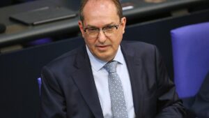 Dobrindt stellt Fünf-Punkte-Plan für "Cyber Dome" auf