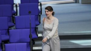 Pflegebeauftragte kündigt Modellversuche für 24-Stunden-Pflege an Pflegebeauftragte kündigt Modellversuche für 24-Stunden-Pflege an